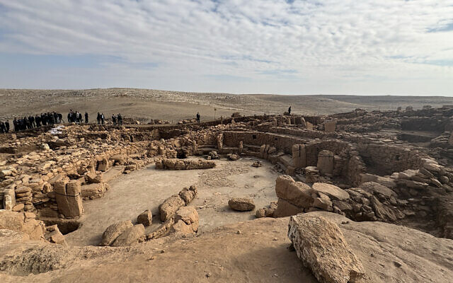 People visit the archaeological site of Karahan Tepe in Sanliurfa, southeastern Turkey, on November 26, 2025. (Fulya OZERKAN / AFP) People visit the archaeological site of Karahan Tepe in Sanliurfa, southeastern Turkey, on November 26, 2025. (Fulya OZERKAN / AFP)