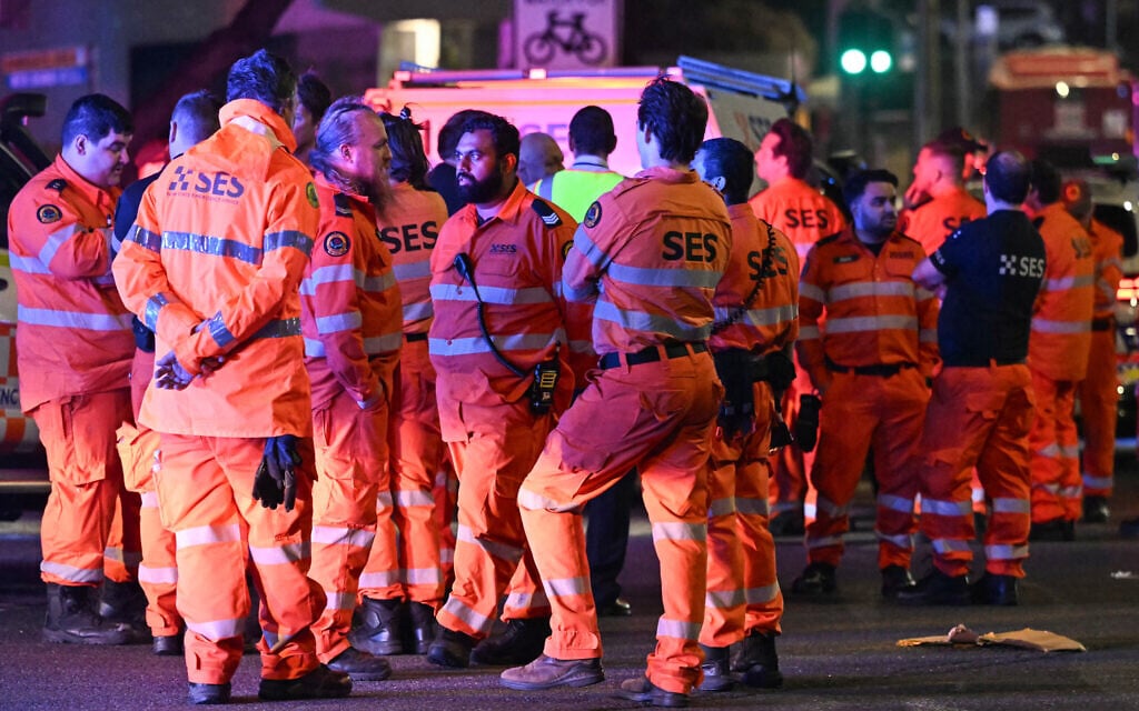 Emergency services workers gather at the scene after a shooting incident at Bondi Beach in Sydney on December 14, 2025. (Saeed KHAN / AFP) Emergency services workers gather at the scene after a shooting incident at Bondi Beach in Sydney on December 14, 2025. (Saeed KHAN / AFP)