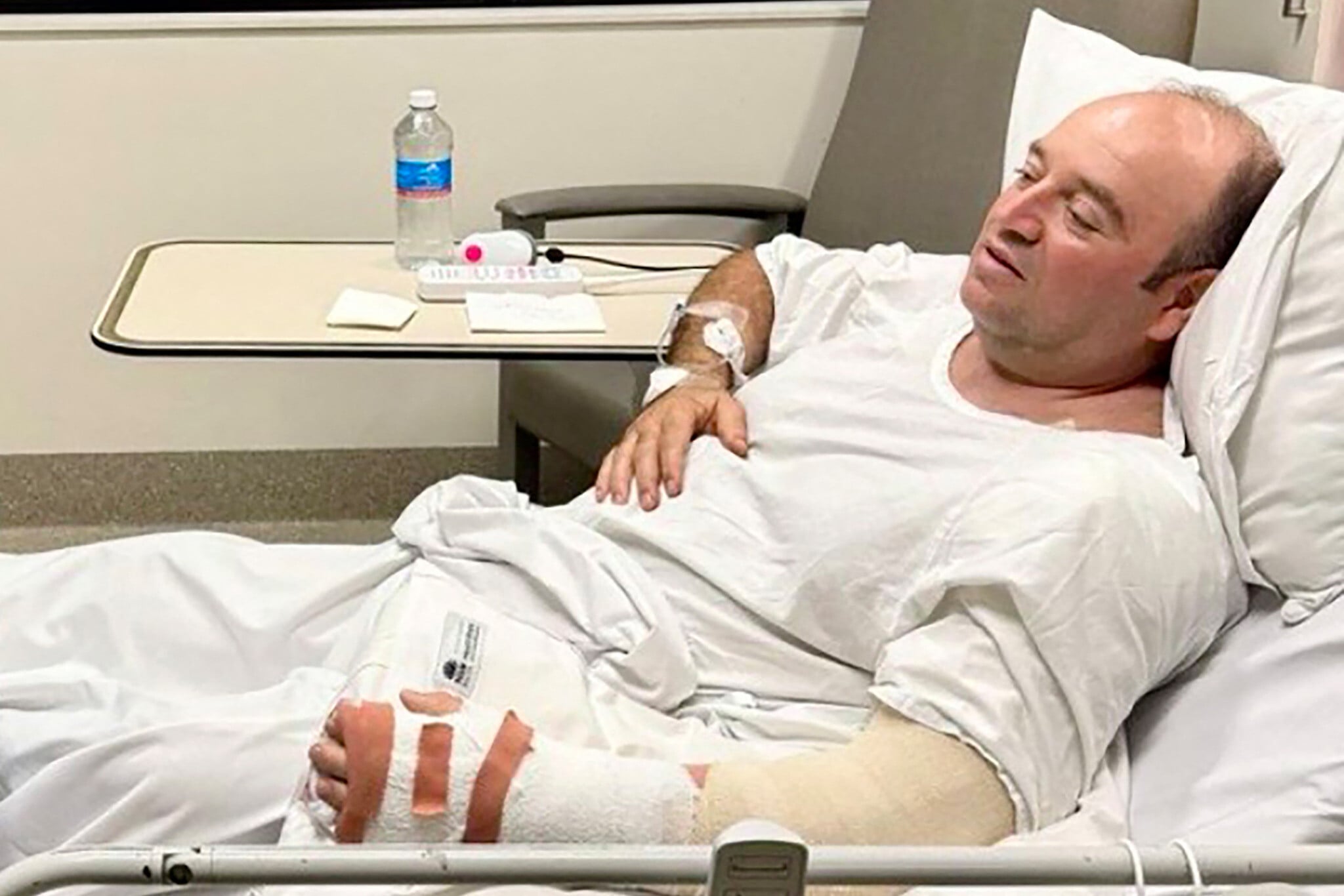 Australia’s ‘Bondi Hero’ handed check for $1.65 million collected from fundraising