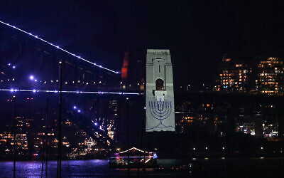 The figure of a menorah is displayed on the pylon of the Sydney Harbour Bridge to reflect on the tragic Bondi Beach shooting attack before a New Year's Eve midnight fireworks display in Sydney on December 31, 2025. (Saeed KHAN / AFP) The figure of a menorah is displayed on the pylon of the Sydney Harbour Bridge to reflect on the tragic Bondi Beach shooting attack before a New Year's Eve midnight fireworks display in Sydney on December 31, 2025. (Saeed KHAN / AFP)