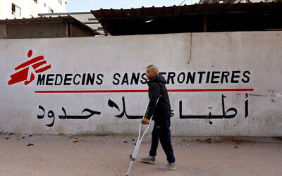 A Palestinian man walks on his crutches to the Doctors Without Borders or Medecins Sans Frontieres (MSF) clinic, in the al-Rimal neighborhood of Gaza City on New Year's Eve, December 31, 2025. (Omar AL-QATTAA / AFP) A Palestinian man walks on his crutches to the Doctors Without Borders or Medecins Sans Frontieres (MSF) clinic, in the al-Rimal neighborhood of Gaza City on New Year's Eve, December 31, 2025. (Omar AL-QATTAA / AFP)