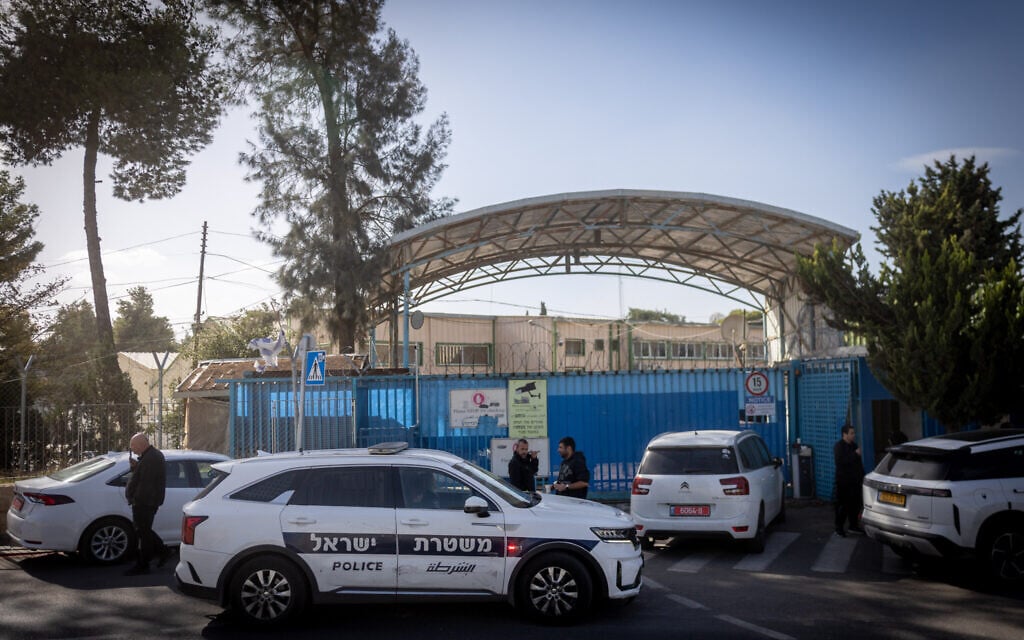 Police raid an UNRWA facility in East Jerusalem, December 8, 2025 (Chaim Goldberg/FLASH90)