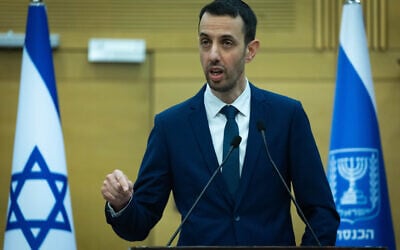 Likud MK Ariel Kallner presents his bill for the establishment of a government commission of inquiry into the events of October 7, at a press conference in the Knesset, December 14, 2025. (Yonatan Sindel/Flash90)