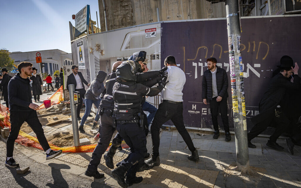 Ultra-Orthodox Jewish men clash with police during a protest following the issuance of a parking ticket, in Jerusalem, on December 18, 2025. (Yonatan Sindel/Flash90)