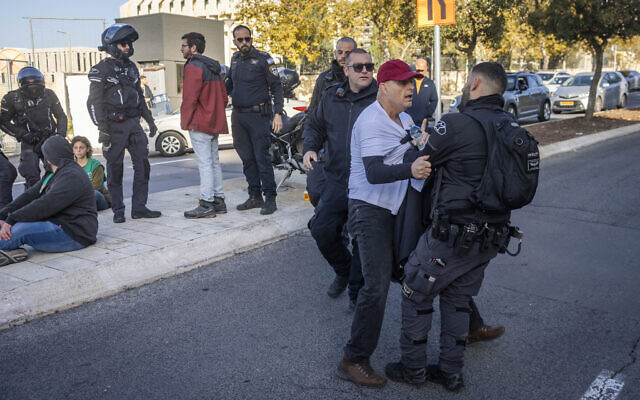 Police disperse activists protesting outside the Prime Minister’s Office in Jerusalem, calling for the establishment of a state commission of inquiry into the October 7, 2023, attack, December 22, 2025. (Chaim Goldberg/Flash90)