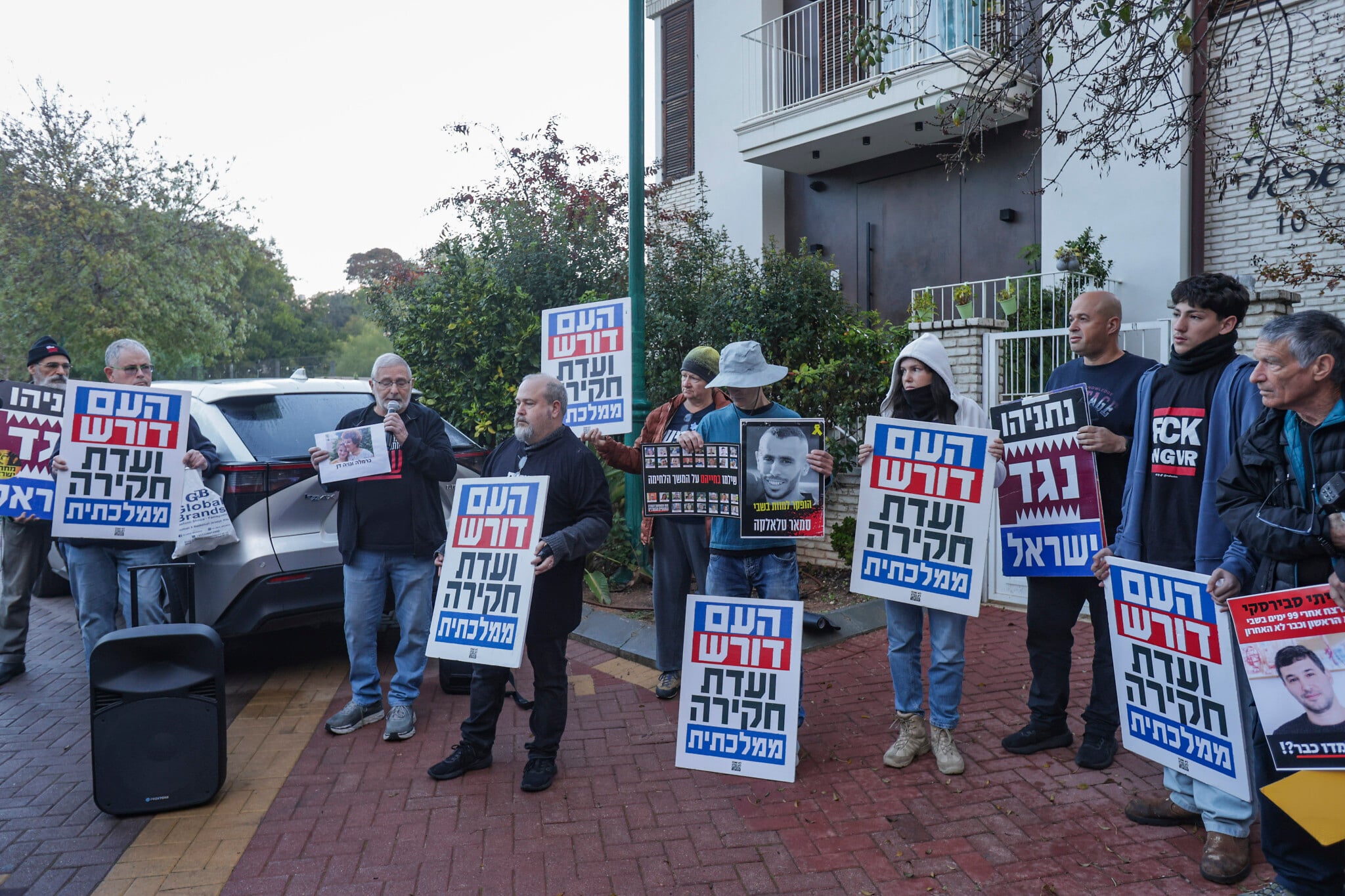 Protesters rally at ministers’ homes ahead of first vote on government’s Oct. 7 probe