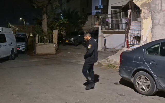 The scene of a fatal shooting in Tamra, a northern Arab city, which killed one man outside his house on December 17, 2025. (Screenshot from Ynet)