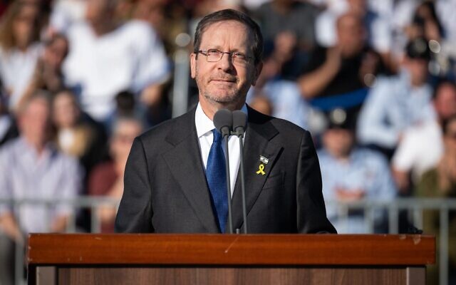 President Isaac Herzog speaks at an Israeli Air Force pilots' graduation ceremony at the Hatzerim Airbase, December 24, 2025. (Israel Defense Forces)