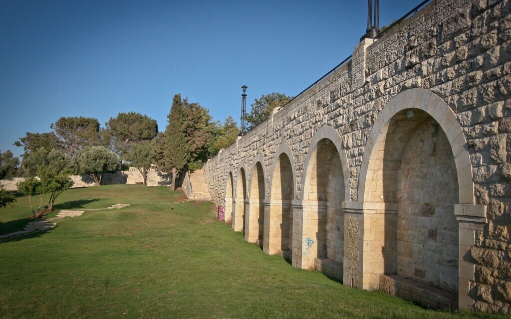 The promenade in the Armon Hanatziv neighborhood in Jerusalem. The structure was inspired by the Hasmonean aqueduct that is located nearby. (Courtesy of the City of David)