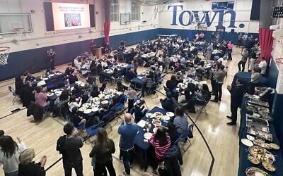 Students and parents at the Upper East Side's Town School celebrate the school's third annual Shabbat. (Pierangelo Rossi via JTA)