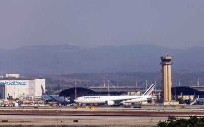 Illustrative: An Air France plane is parked at the Ben Gurion International Airport, outside of Tel Aviv, August 14, 2025. (Yossi Aloni/Flash90)