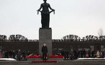 In this pool photograph distributed by the Russian state agency Sputnik, Russia's President Vladimir Putin attends a wreath-laying ceremony at the monument 'Motherland' at the Piskaryovskoye Memorial Cemetery in Saint Petersburg, on January 27, 2025, marking the 81st anniversary of the liberation of Leningrad from Nazi blockade in World War Two (Vyacheslav Prokofyev/Pool/ AFP) In this pool photograph distributed by the Russian state agency Sputnik, Russia's President Vladimir Putin attends a wreath-laying ceremony at the monument 'Motherland' at the Piskaryovskoye Memorial Cemetery in Saint Petersburg, on January 27, 2025, marking the 81st anniversary of the liberation of Leningrad from Nazi blockade in World War Two (Vyacheslav Prokofyev/Pool/ AFP)