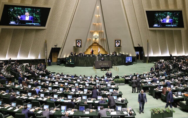 Illustration: A meeting of Iran's parliament on March 2, 2025. (ATTA KENARE / AFP)