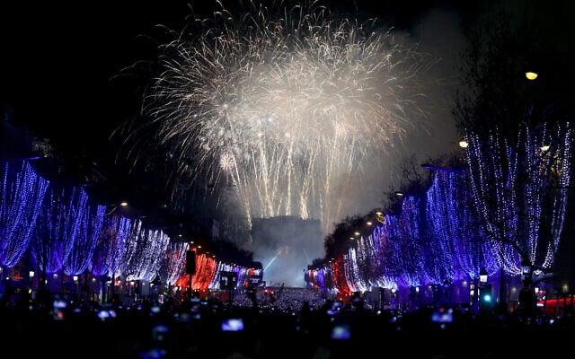 Fireworks explode in the sky over the Arc de Triomphe in central Paris to celebrate the New Year, just after midnight on January 1, 2026. (Alain Jocard/AFP) Fireworks explode in the sky over the Arc de Triomphe in central Paris to celebrate the New Year, just after midnight on January 1, 2026. (Alain Jocard/AFP)