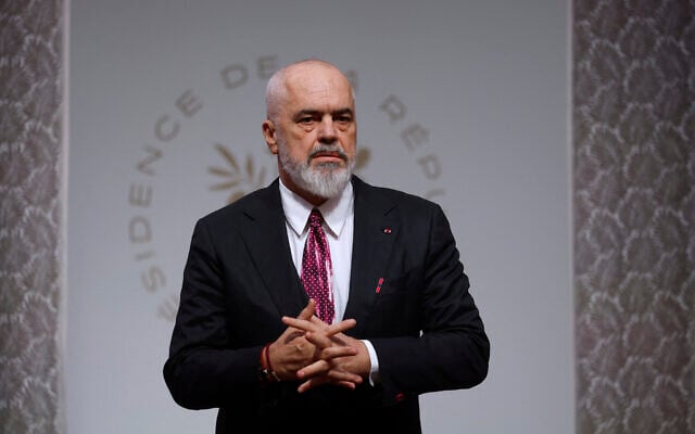 Albania's Prime Minister Edi Rama arrives for a meeting in Paris, at the Elysee Palace, on January 6, 2026. T (Yoan VALAT / POOL / AFP) Albania's Prime Minister Edi Rama arrives for a meeting in Paris, at the Elysee Palace, on January 6, 2026. T (Yoan VALAT / POOL / AFP)