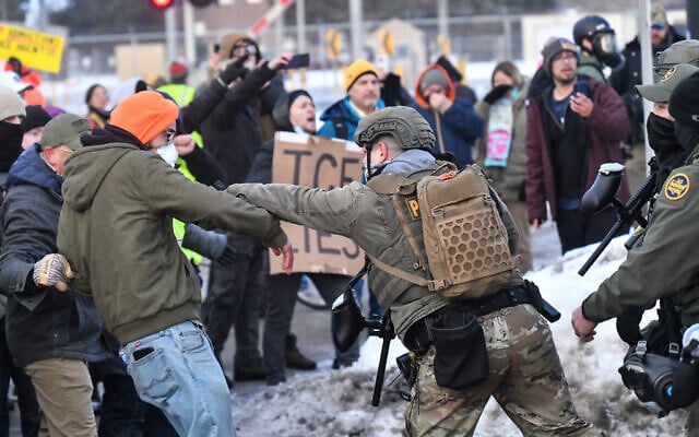 Protesters clash with federal agents outside the Bishop Henry Whipple Federal Building in Saint Paul, Minnesota, on January 8, 2026. (Octavio JONES / AFP) Protesters clash with federal agents outside the Bishop Henry Whipple Federal Building in Saint Paul, Minnesota, on January 8, 2026. (Octavio JONES / AFP)