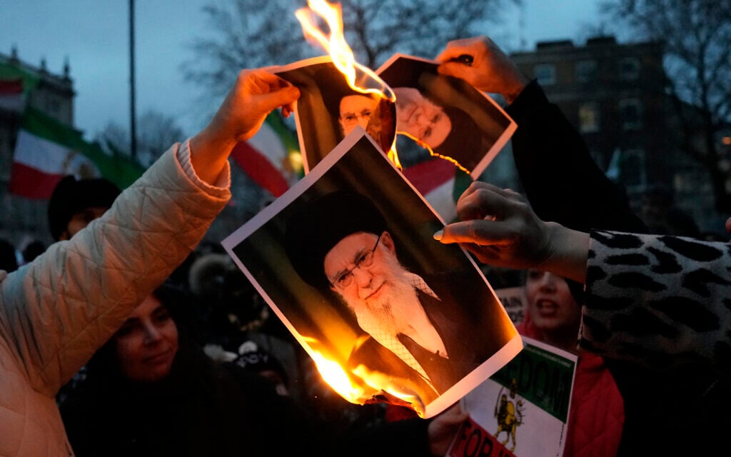 Why the massive Iran protests haven’t toppled its clerical establishment