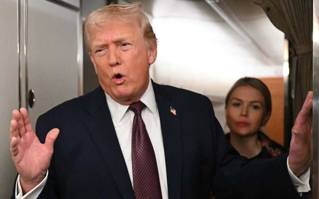 US President Donald Trump speaks to the press aboard Air Force One on January 11, 2026. (ANDREW CABALLERO-REYNOLDS / AFP)
