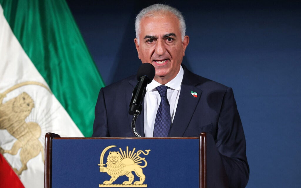 Reza Pahlavi speaks during a news conference at the National Press Club on January 16, 2026 in Washington, DC (Kevin Dietsch / GETTY IMAGES NORTH AMERICA / Getty Images via AFP)