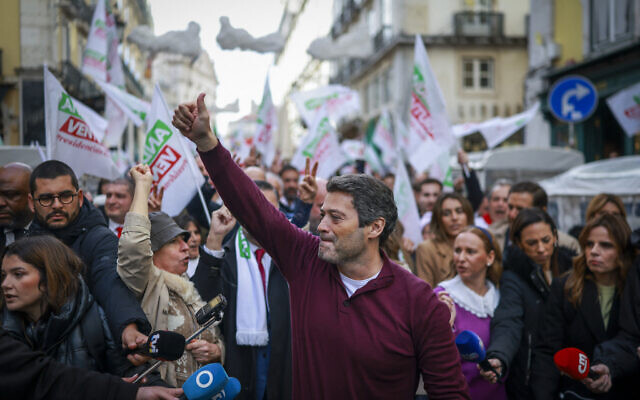 The presidential candidate of the Chega party, Andre Ventura, gives a thumbs-up during a street rally in Lisbon on January 16, 2026. (Photo by PATRICIA DE MELO MOREIRA / AFP)
