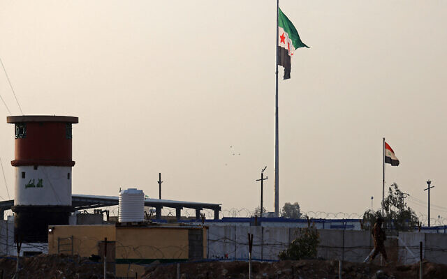 Syria's (L) and Iraq's national flags are pictured near the Iraqi-Syrian border, in Al-Qaim, west of Iraq on January 23, 2026. (AHMAD AL-RUBAYE / AFP) Syria's (L) and Iraq's national flags are pictured near the Iraqi-Syrian border, in Al-Qaim, west of Iraq on January 23, 2026. (AHMAD AL-RUBAYE / AFP)