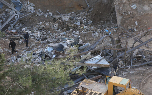 The site of an Israeli airstrike that targeted a building in the southern Lebanese village of Kfar Dounine, on January 25, 2026. (Mahmoud ZAYYAT / AFP)