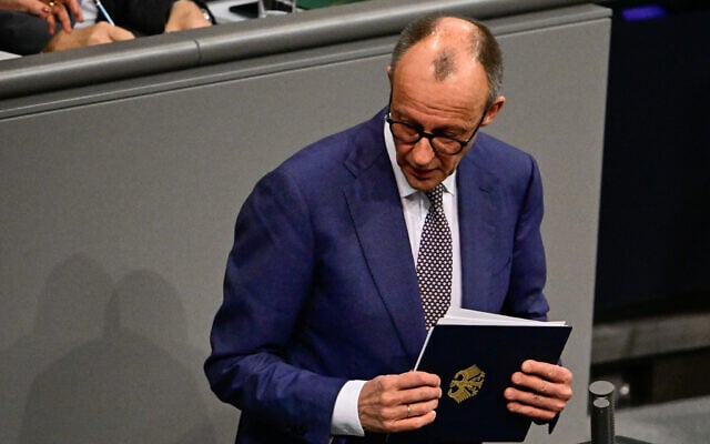 German Chancellor Friedrich Merz leaves after delivering a speech on Foreign policy at the Bundestag, on January 29, 2026, in Berlin. (Tobias SCHWARZ / AFP) German Chancellor Friedrich Merz leaves after delivering a speech on Foreign policy at the Bundestag, on January 29, 2026, in Berlin. (Tobias SCHWARZ / AFP)