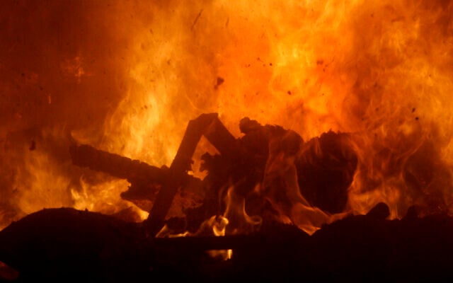 Illustrative: Disposed articles are burnt in fierce fires in the incinerators of an incineration plant on April 17, 2007, in Singapore. (AP/Wong Maye-E) Illustrative: Disposed articles are burnt in fierce fires in the incinerators of an incineration plant on April 17, 2007, in Singapore. (AP/Wong Maye-E)