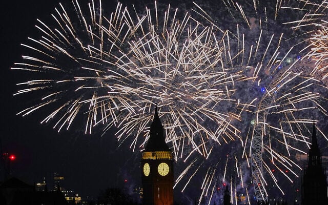 Fireworks light up the sky in central London to celebrate the New Year, January 1, 2026. (AP/Alberto Pezzali) Fireworks light up the sky in central London to celebrate the New Year, January 1, 2026. (AP/Alberto Pezzali)