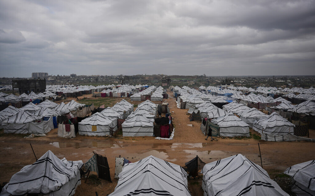 A makeshift tent camp for displaced Palestinians stretches across Nuseirat, central Gaza Strip, January 2, 2026. (AP Photo/Abdel Kareem Hana) A makeshift tent camp for displaced Palestinians stretches across Nuseirat, central Gaza Strip, January 2, 2026. (AP Photo/Abdel Kareem Hana)