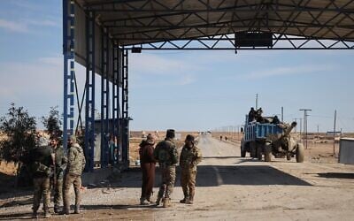 Syrian government troops are seen at an abandoned checkpoint between government-controlled Raqqa and Hassakeh, controlled by the Syrian Democratic Forces (SDF), in northeastern Syria, January 20, 2026. (AP Photo/Omar Albam) Syrian government troops are seen at an abandoned checkpoint between government-controlled Raqqa and Hassakeh, controlled by the Syrian Democratic Forces (SDF), in northeastern Syria, January 20, 2026. (AP Photo/Omar Albam)