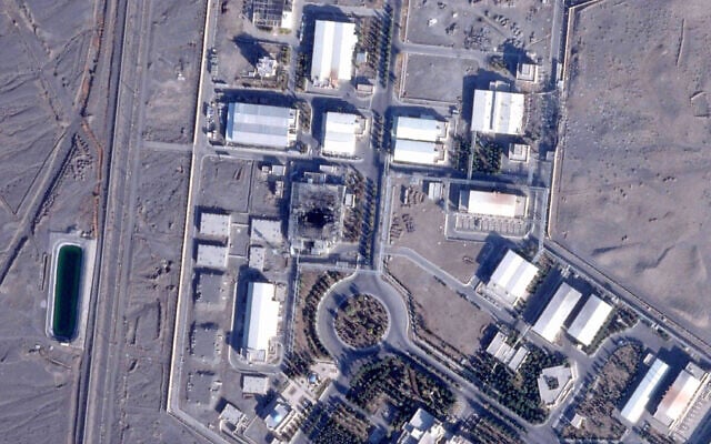 Esta imagen satelital de Planet Labs PBC muestra los escombros de la Planta Piloto de Enriquecimiento de Combustible en el sitio de enriquecimiento nuclear de Natanz, Irán, el 3 de diciembre de 2025. (Planet Labs PBC vía AP)