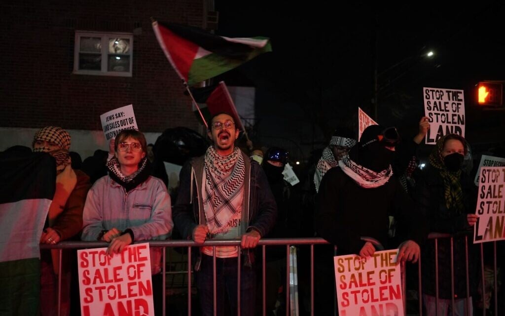 NYPD keeps anti-Zionist protesters away from Queens synagogue