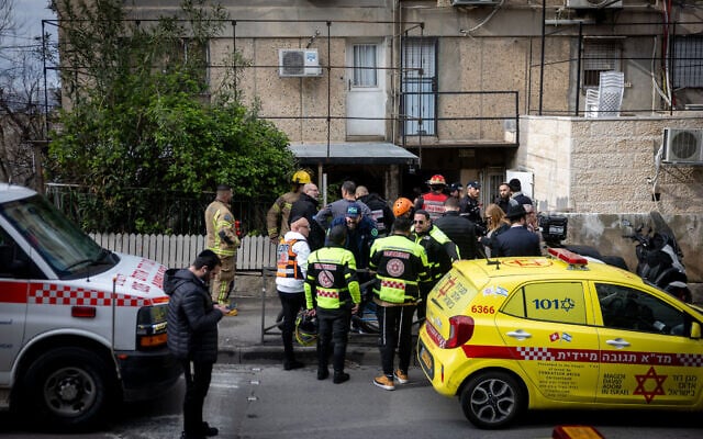 Rescue and security forces work at the scene of a mass-casualty incident at an illegal daycare in Jerusalem's Haredi-majority Romema neighborhood, on January 19, 2026. (Chaim Goldberg/Flash90)