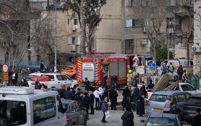 Rescue and security forces work at the scene of a mass-casualty incident at an illegal daycare in Jerusalem's Haredi-majority Romema neighborhood, on January 19, 2026. (Goldberg/Flash90)
