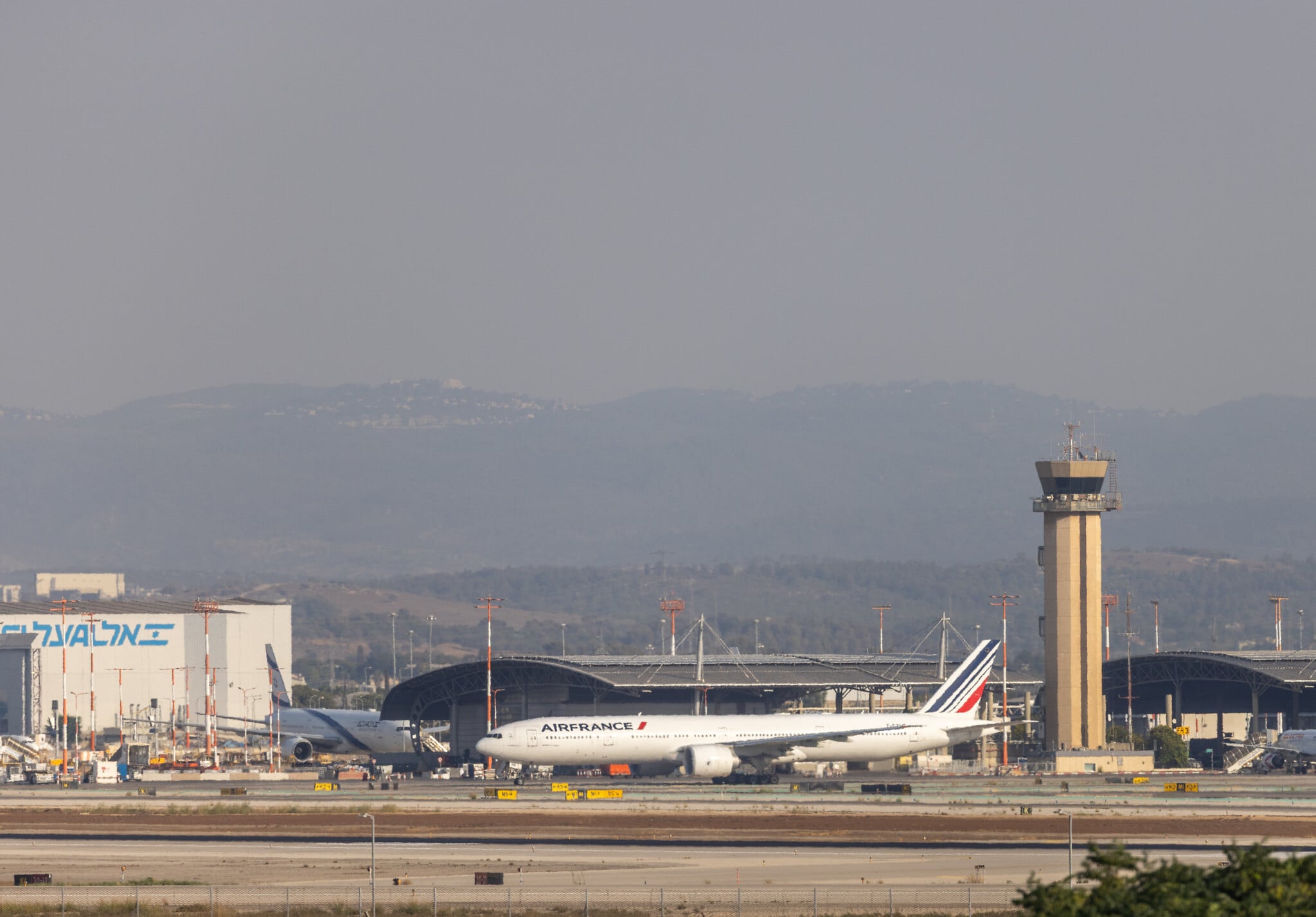 Air France and KLM cancel weekend flights to Tel Aviv, citing regional tensions