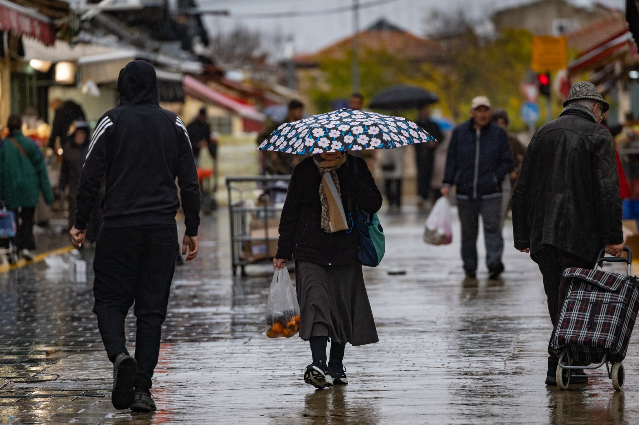 Mighty shekel could boost shoppers and travelers, but many will miss out on bonanza