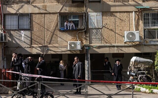 Bystanders at the scene of an incident at an illegal Jerusalem daycare center, January 19, 2026. (Chaim Goldberg/Flash90)
