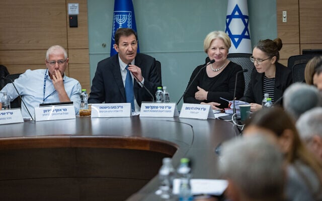 MK Boaz Bismuth chairs a meeting of the Knesset Foreign Affairs and Defense Committee, January 27, 2026. (Yonatan Sindel/Flash90)