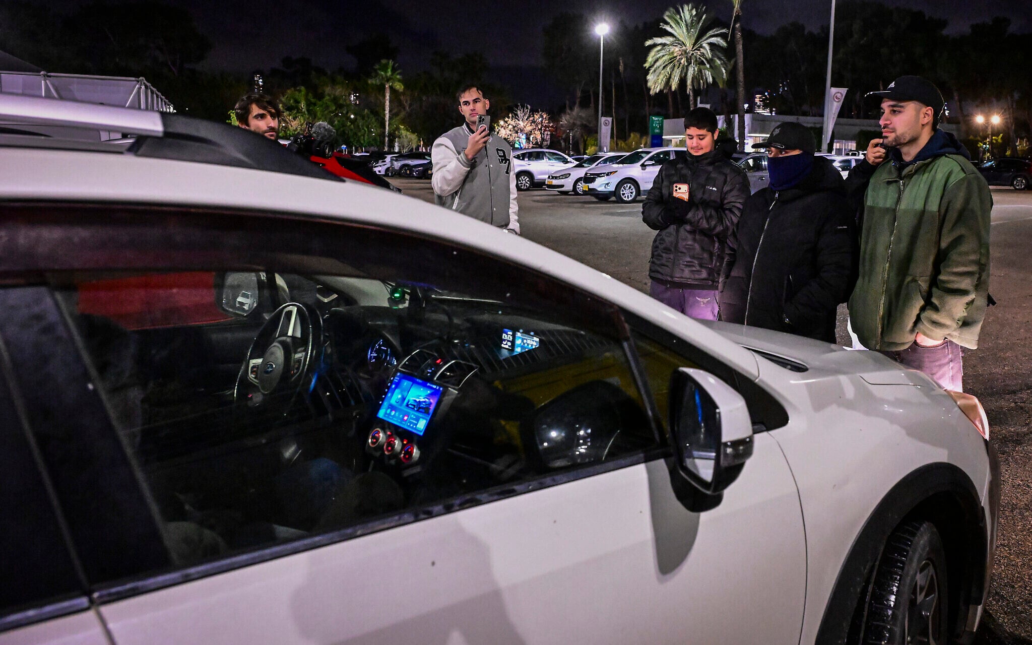 Police question right-wing agitator who blocked cars of former top justice, ex-PM