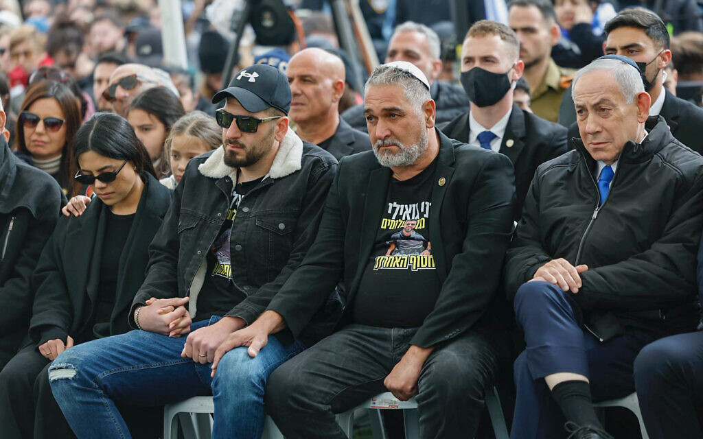 Prime Minister Benjamin Netanyahu (right) and the family of Ran Gvili, the last slain hostage who was held in Gaza, attend his funeral in Meitar, January 28, 2026. (Chaim Goldberg/Flash90)