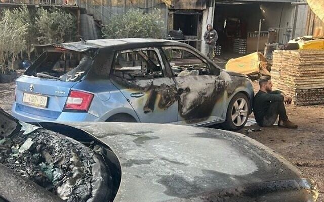 Settlers torch caras on West Bank