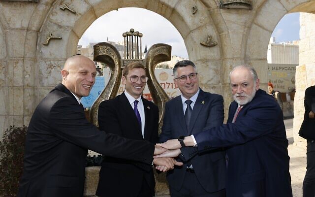 (L-R) Gen. (Res.) Erez Eskel, US Under Secretary of State for Economic Affairs Jacob Helberg, Foreign Minister Gideon Sa'ar, US Ambassador to Israel Mike Huckabee at the singing of an AI agreement in Jerusalem on January 16, 2026 (Yossi Zamir/GPO