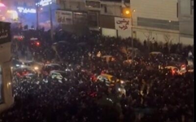 Thousands of Iranians protest in Tehran on January 8 2026. (Screenshot from X/used in accordance with Clause 27a of the Copyright Law)