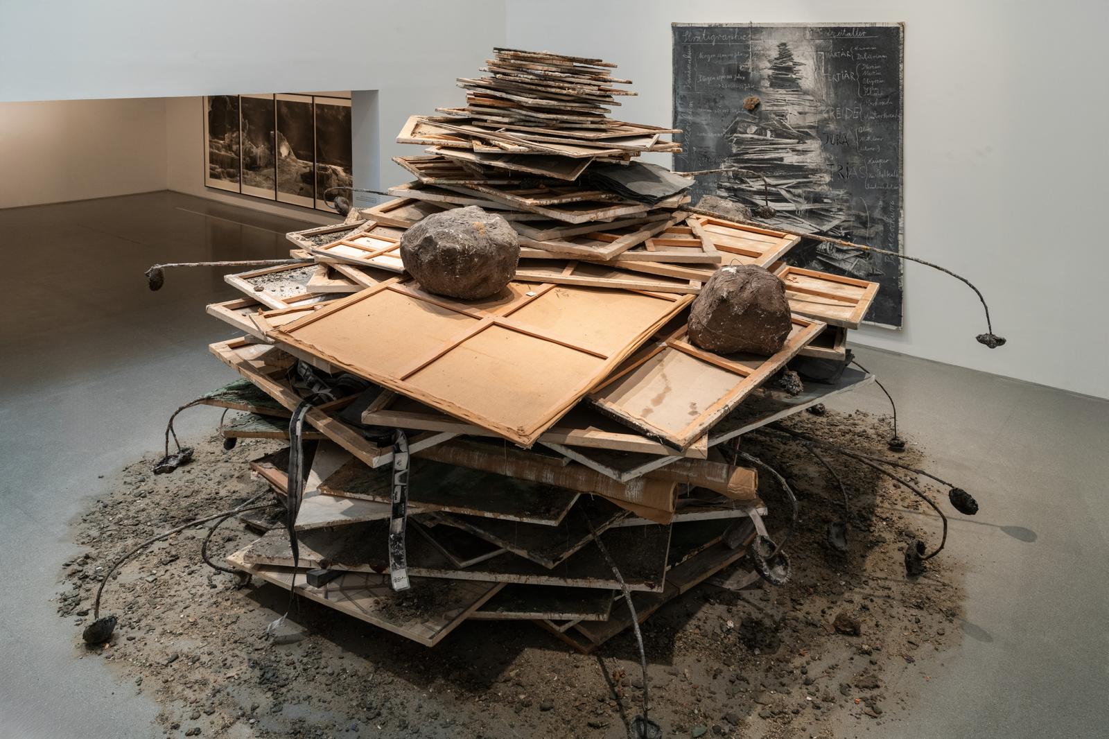 Israel Museum celebrates 60 with towering art, color-drenched