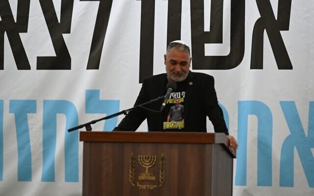 Itzik Gvili speaks at the funeral of his son, Ran Gvili, in Meitar, on January 28, 2026. (Paulina Patimer/Hostages and Missing Families Forum)