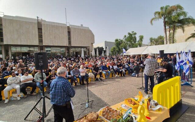 People gather at Hostages Square in Tel Aviv for the final Kabbalat Shabbat service, which marks the first Shabbat since 2014 without any hostages in Gaza, on January 30, 2026. (Idit Avishay/Pro-Democracy Protest Movement) People gather at Hostages Square in Tel Aviv for the final Kabbalat Shabbat service, which marks the first Shabbat since 2014 without any hostages in Gaza, on January 30, 2026. (Idit Avishay/Pro-Democracy Protest Movement)