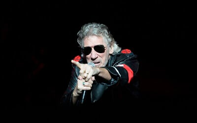 Roger Waters performs on stage during his 'The Wall' show at the Olympic stadium in Berlin on September 4, 2013. (ODD ANDERSEN / AFP)