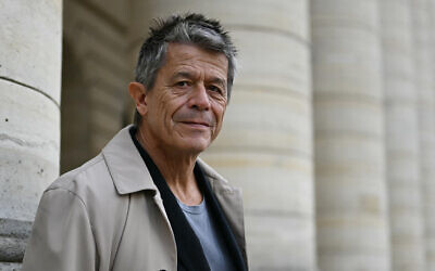 French writer Emmanuel Carrere poses for a picture after winning the Prix Medicis literary prize for his novel 'Kolkhoze,' in Paris, France, on November 5, 2025. (Julie SEBADELHA / AFP) French writer Emmanuel Carrere poses for a picture after winning the Prix Medicis literary prize for his novel 'Kolkhoze,' in Paris, France, on November 5, 2025. (Julie SEBADELHA / AFP)