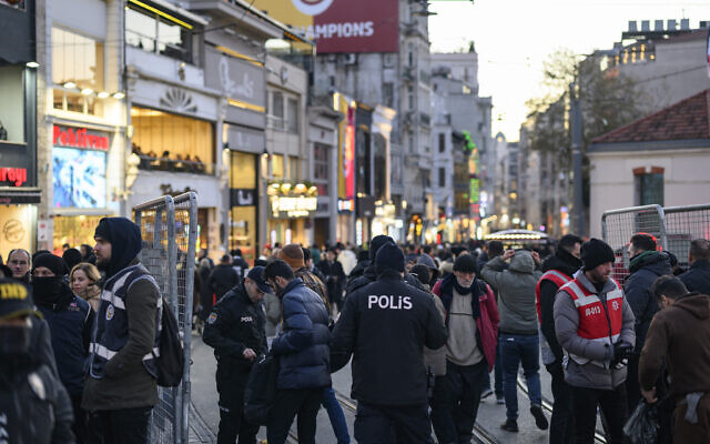 Turkish police officers control access to Taksim Square ahead of the 2026 New Year's Day celebrations in Istanbul on December 31, 2025. (Yasin AKGUL / AFP) Turkish police officers control access to Taksim Square ahead of the 2026 New Year's Day celebrations in Istanbul on December 31, 2025. (Yasin AKGUL / AFP)